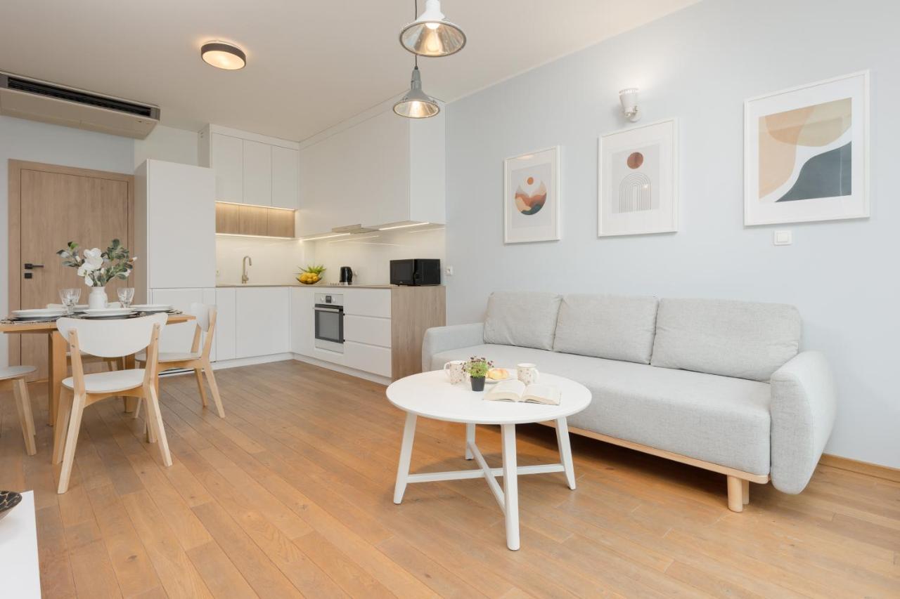 Apartament Cozy & Sunny For 4 Guests Kolejowa By Renters