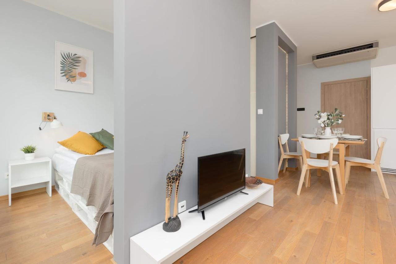 Cozy & Sunny For 4 Guests Kolejowa By Renters Apartament